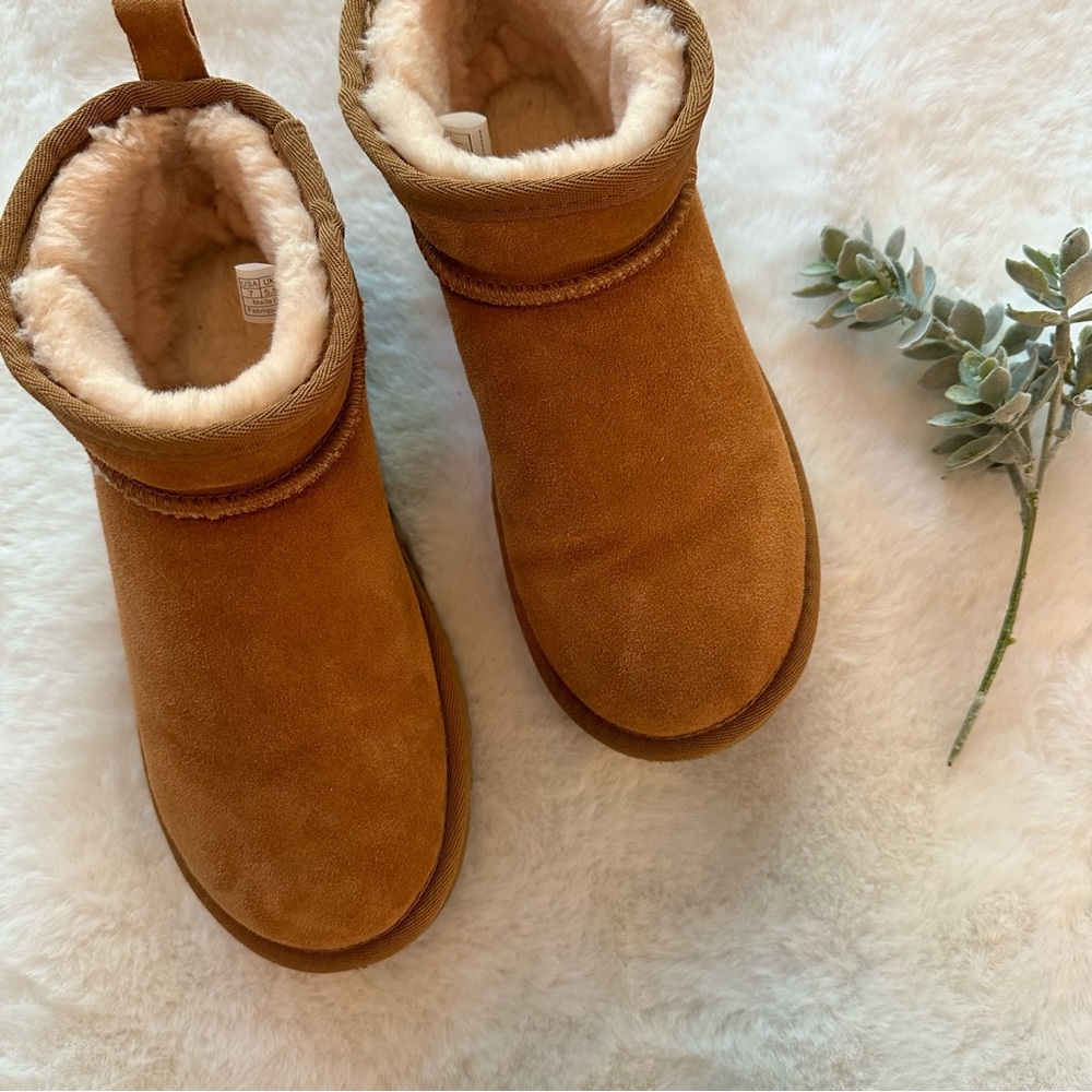 🩶SOLD🩶UGG | EUC - Classic Ultra Mini Booties - Size 7 - Chesnut - Picture 4 of 14